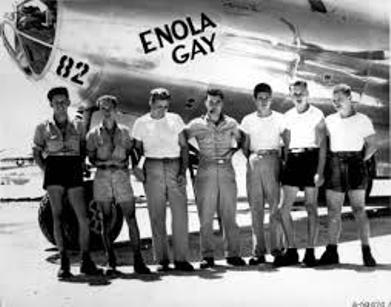 La tripulacion y el avion Enola Gay