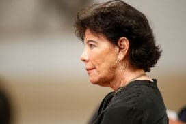 Isabel Celaá vuela a Bilbao justo después de aprobar el estado de alarma CELA