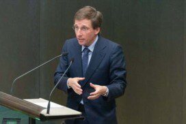 Lío monumental con la Delegación del Gobierno: transforma la concentración en apoyo a Ceuta en un acto institucional de Almeida Almeida
